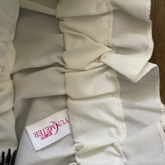 Vintage short sleeves white blouse with blue embroidery - Picture 6 of 7